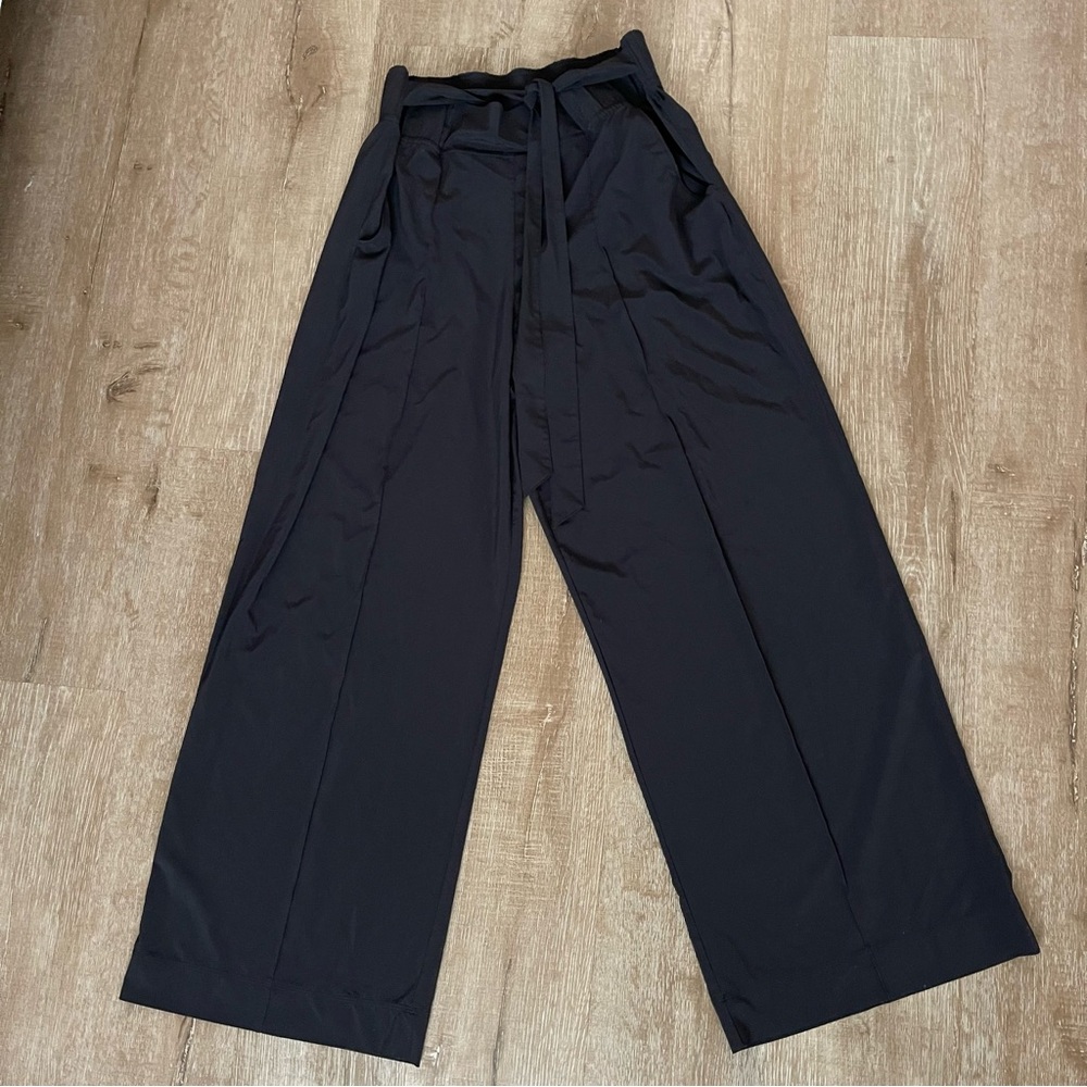 Lululemon noir High-Waist Wide Leg Tie Waist Pants Black lightweight size 12